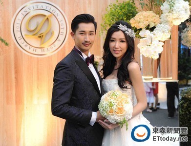 ▼邱凯伟darren与老婆曾威菱甜蜜新婚.(图/杰威尔提供)