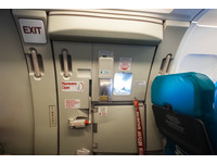 旅行Q&A 飛行中緊急門有沒有可能打開？