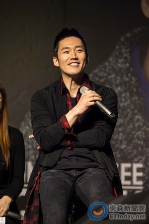 张赫想要公主抱,亲额头 粉丝害羞的答案让观众暴动了