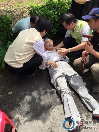 赖神跑行程又救到人! 8旬「台南帮」大老险昏