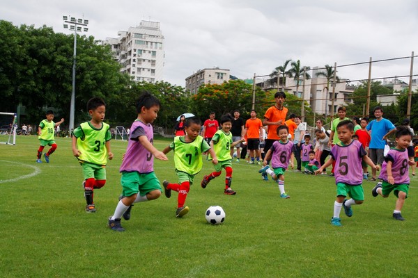 全国最大幼儿足球赛事 安联小小世界杯预赛热