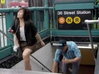 【影】地鐵陷阱！紐約36街出口階梯高半吋　每踏必摔！