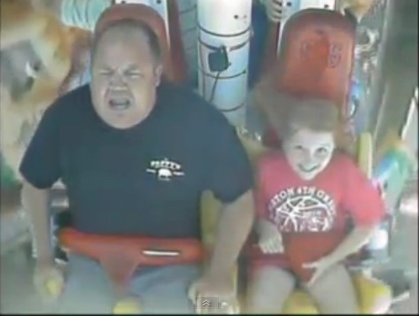 胖老爹舍命陪坐云霄飞车 尖叫声逗乐了金发小女儿 | ETtoday新奇新闻 | ETtoday 新闻云