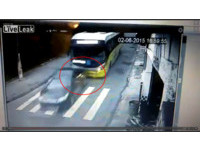 巴西「爆走公車」飛速直行　撞飛車輛所幸僅7人受傷
