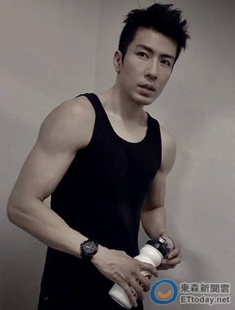 高廷宇不爽纳豆高调秀爱 同理心称:男人花心都