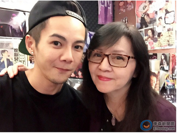 邓养天在香港用广东话点餐…卡住半小时被店员