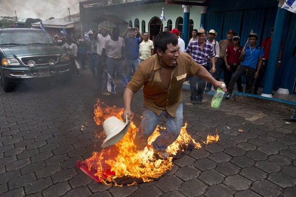 尼加拉瓜民众抗议中国开运河 外交部:对大使馆