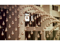 新加坡樟宜機場「動雨」藝術　608個金屬水滴平滑跳舞