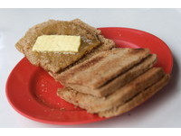 奶油與抹醬在現烤麵包上融化　新加坡必吃的咖椰吐司