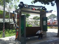 圖騰、羽毛纏繞　高雄「特色公車站」展現原住民之美