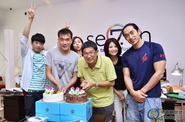 张栋梁,导演,夏于乔,丁制作人,楼庭岑,路斯明台中赶拍不停机.