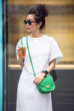 ELLE\/学会李冰冰「白+绿」简单清新的夏日配