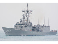 遼寧艦清晨將沿海峽中線以西北上 我成功艦進警戒狀態