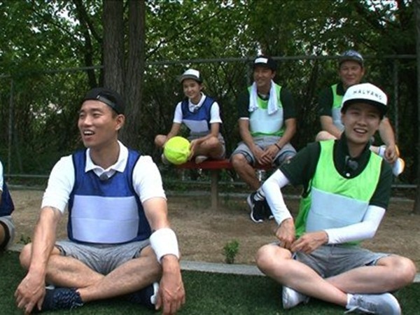 《RM》成员狂欢呼 周一情侣Gary搂宋智孝不放