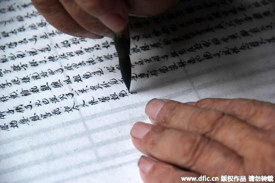 江西83岁老翁「手抄」中国4大名著 7年写坏1
