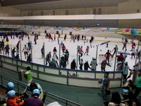 溜冰變貴了！台北小巨蛋冰上樂園實施「平假日差別價」
