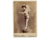全球最早的cosplay照片　1890年代流行扮天使！