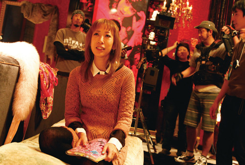 参见媚影女王―《恶女罗曼死》导演蜷川实花在