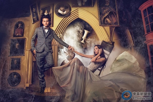 Kiwebaby浪漫婚照出炉 高难度「女下男上」操