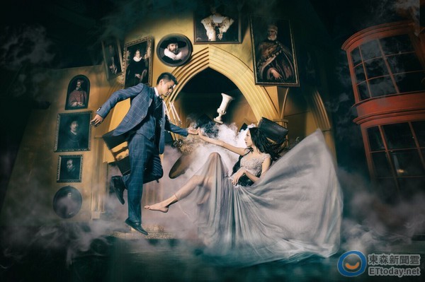 Kiwebaby浪漫婚照出炉 高难度「女下男上」操