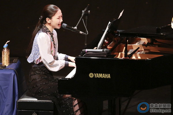 大冢爱来台开放900粉丝点唱! 苦练中文一开口