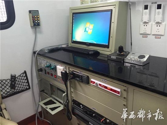 成都17辆「巨无霸警车」亮相 「查毒马桶」能