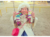 日本藝術家找祖母當模特兒　網：為了阿嬤我要追蹤她IG