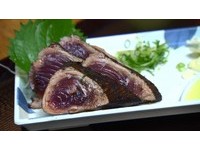 弘人市場用稻草燃燒烤鰹魚　外熟內生沒吃過的奇妙口感