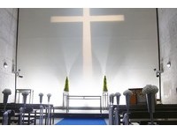 2樓高光影十字架從天降　淡路島婚禮聖地「海之教堂」
