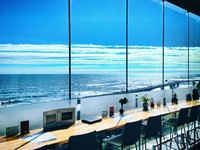彷彿漂浮在太平洋！「世界最美車站」裡的玻璃屋咖啡廳