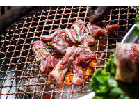 夜店風韓式燒肉！無毒生菜無限供應　與烤五花完美搭配