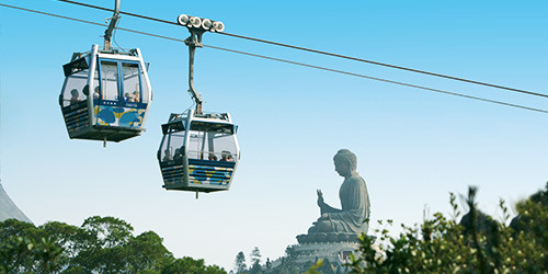 大屿山被誉为香港后花园.图为昂坪360缆车.