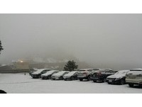 合歡山17日下雪起大霧　5公分積雪染白山頭