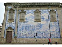 藍白色「瓷磚」鋪成整片牆　葡萄牙絕美百年教堂工法