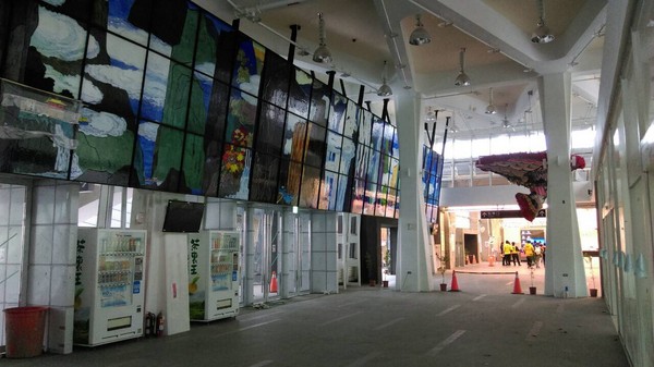 原住民织女织出通往山林的路 新城太鲁阁车站