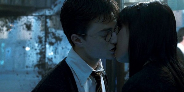 哈利波特和张秋的亲吻戏至今仍让影迷印象深刻.(图/取自网路)