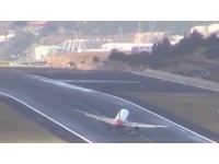歐洲最驚心馬德拉機場！　強風狂吹飛機45度角飄浮降落