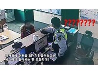 南韓小帥弟路上撿到1000韓元　衝進警局錢一放瀟灑閃人！