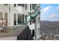 洛杉磯70樓懸空｢玻璃溜滑梯｣　秒覽LA天際線
