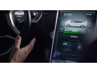 華碩推出A.C.T充電器　ZenFone就能幫Tesla電動車充電！