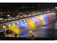 盤浦大橋繽紛絢爛的彩虹噴泉　4月起重新運作