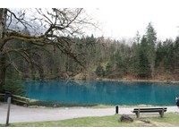 藍眼少女的淚水！瑞士絕美「藍湖」有隱藏版淒美傳說
