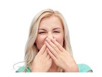 用芳香劑嘴巴仍臭翻天？6大口臭原因「警告你身體病了」