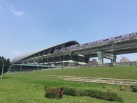 新陸橋完工　走出機場捷運三重站就到大台北都會公園