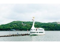 搭乘「白鳥湖號」湖中遊覽　眺望富士山絕景