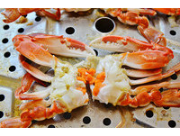 台中清爽「蒸海鮮」！吃得到蛤蠣、活蝦、三點蟹