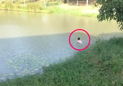 TPA夺冠!网友吞芥末真理男大生穿四角裤跳水