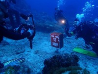 綠島「海底郵筒」收信也收垃圾　海底郵差每日潛水巡視