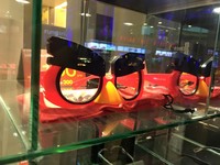 泰國3D眼鏡要花錢買　網友驚：造型根本意圖推人入坑！