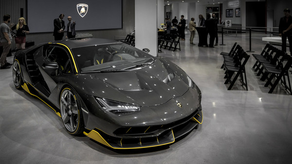 顶级神牛centenario 可在forza horizon 3游戏中开到